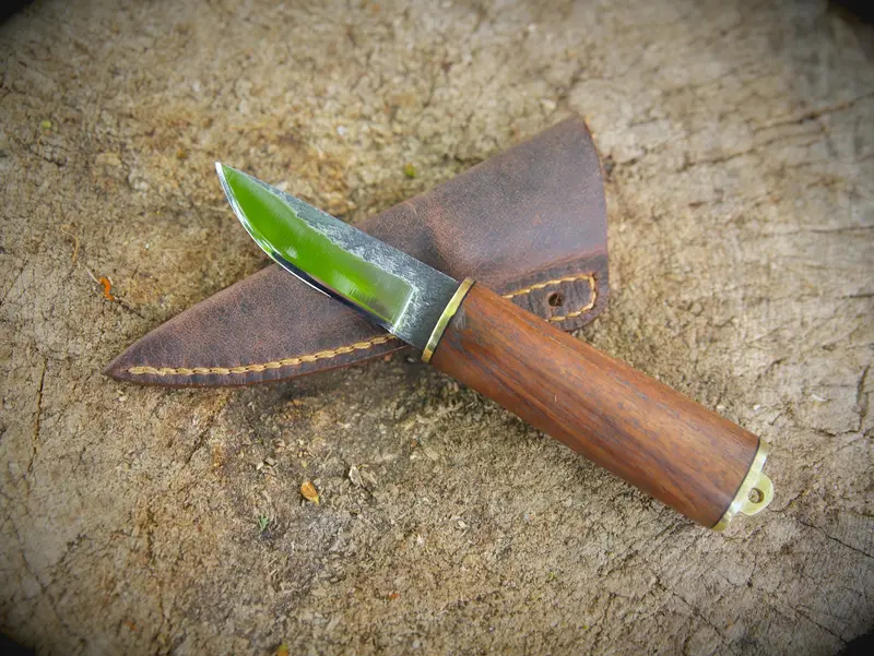 Puukko mit Lederscheide