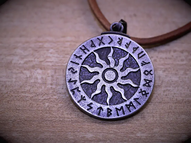 Wikinger-Kette "schwarze Sonne"